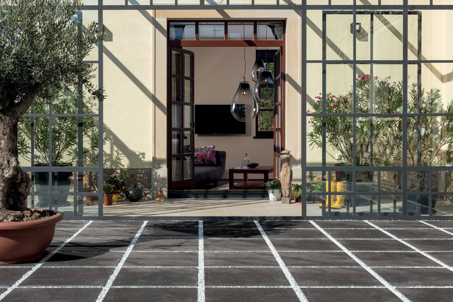 Natuursteen terras? Neem een kijkje bij Kwanten Tegelhandel Natuursteen terras? Neem een kijkje bij Kwanten Tegelhandel