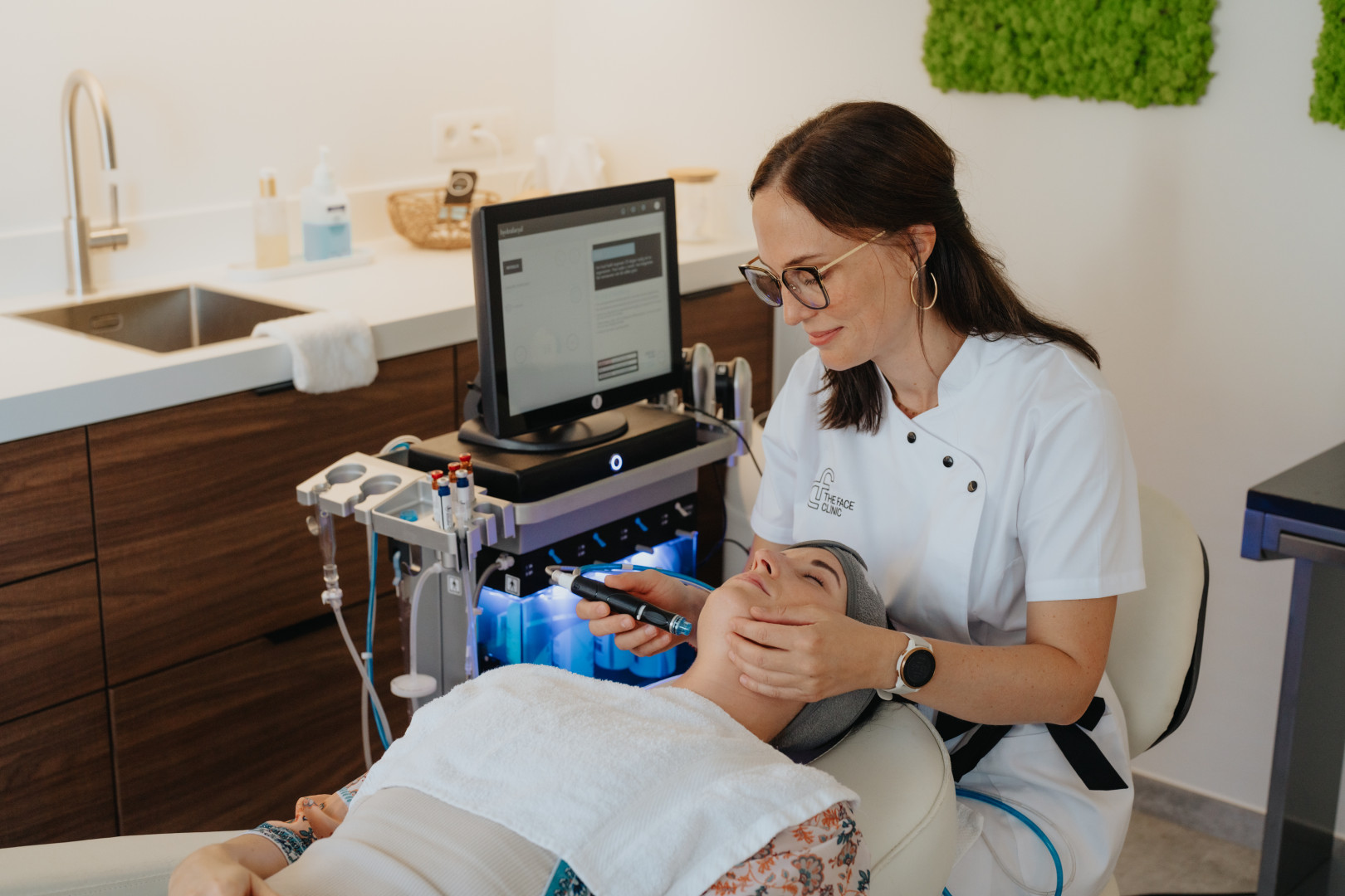 HydraFacial bij The Face Clinic in Lommel HydraFacial bij The Face Clinic in Lommel