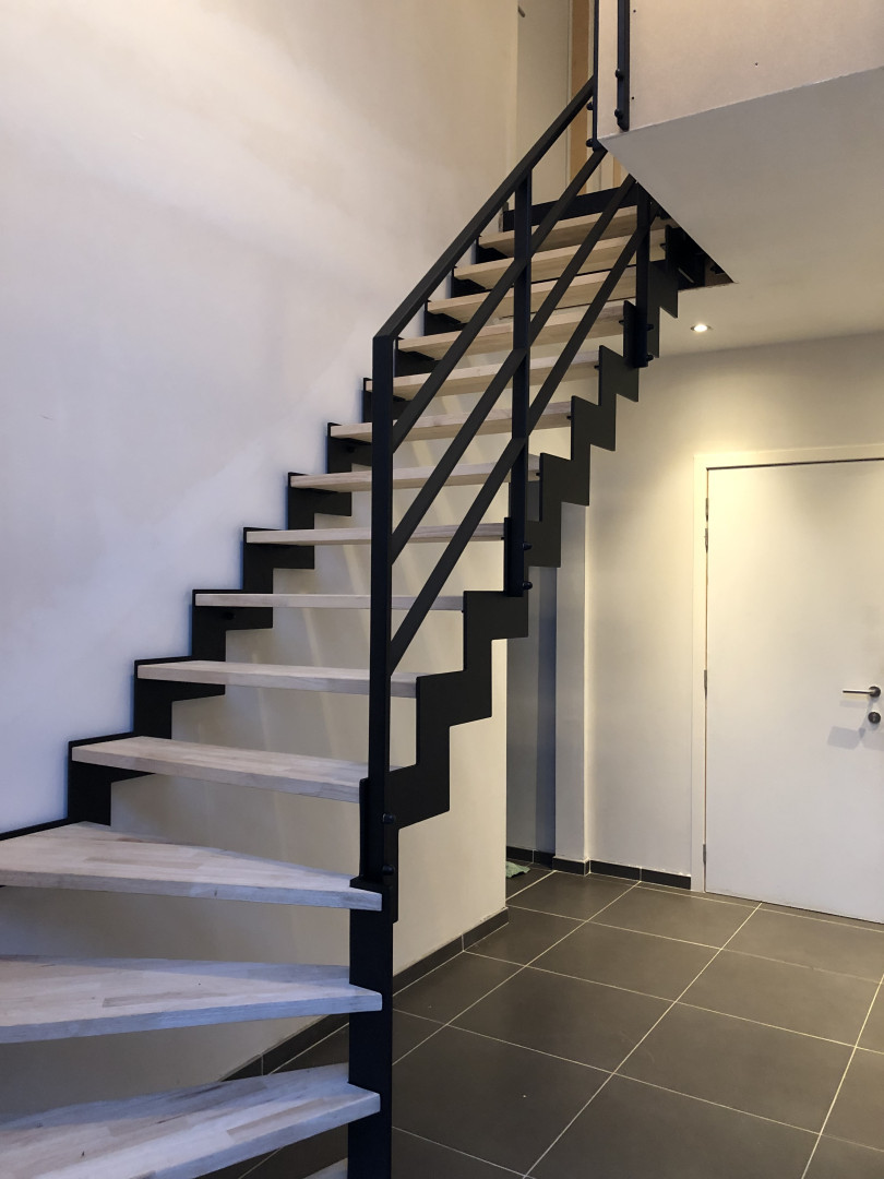 Combinatie van staal en hout