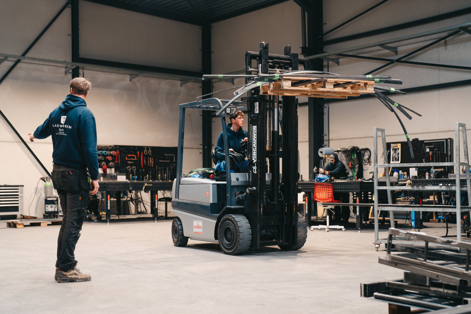 Het team van Laswerken Bellon in de werkplaats Het team van Laswerken Bellon in de werkplaats