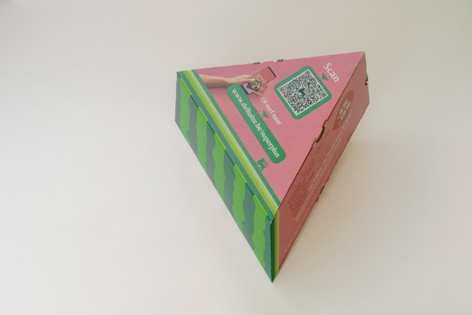 Driehoekige groene en roze verzendverpakking